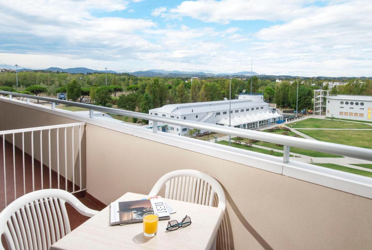 Hotel Cormoran Cattolica Exterior photo
