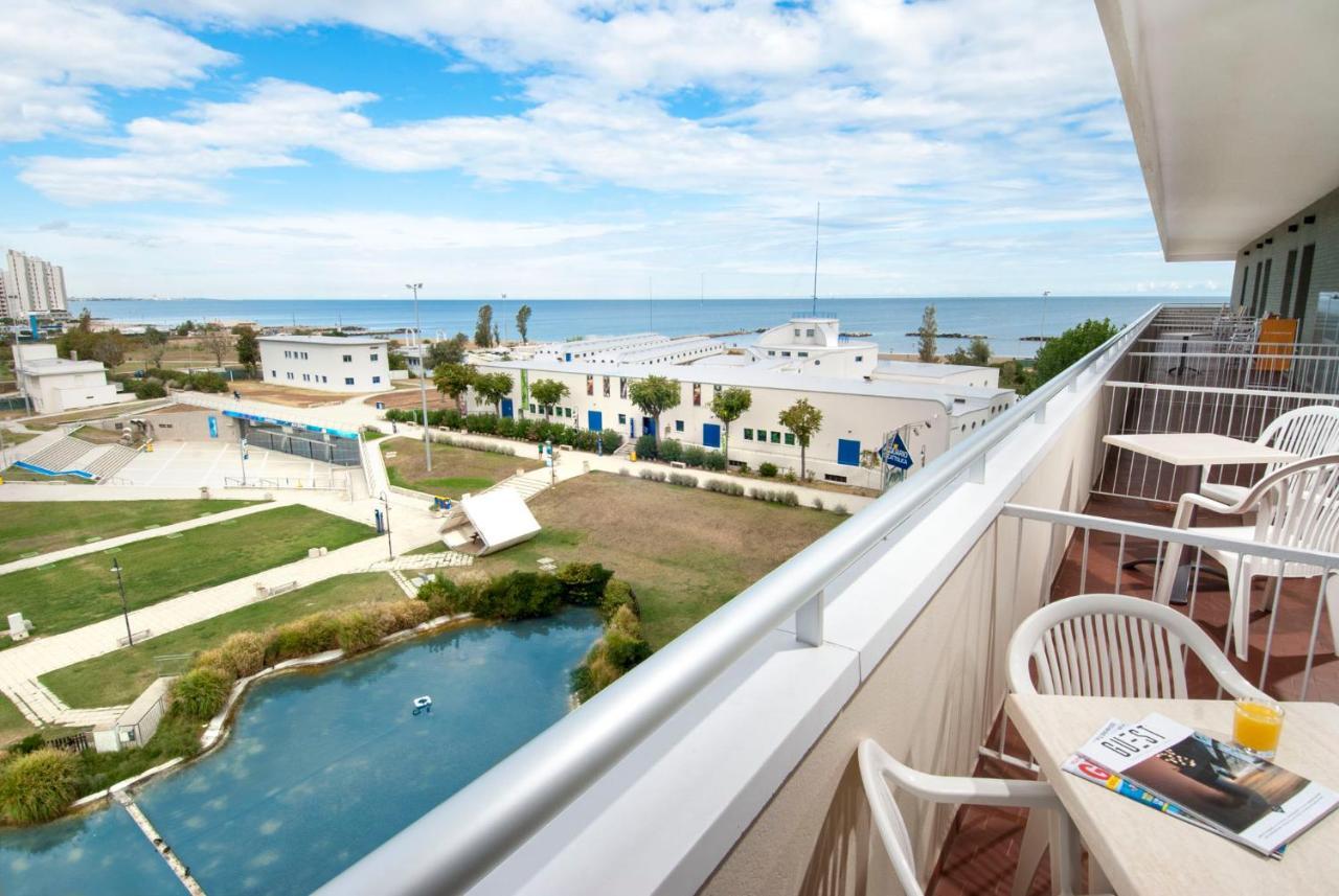 Hotel Cormoran Cattolica Exterior photo
